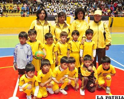 El equipo del kínder de Huanuni 