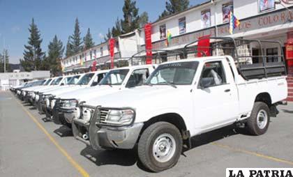Ministro de Gobierno, Carlos Romero, entrega 20 camionetas equipadas para la Fuerza de Tarea Conjunta /STR-APG