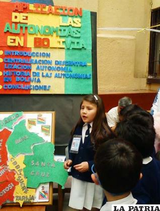 Exposiciones didácticas en la Feria “Conociendo el Nuevo Estado Plurinacional de Bolivia”