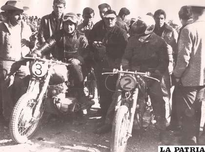 Rocha empezó a competir en el motociclismo en 1962 