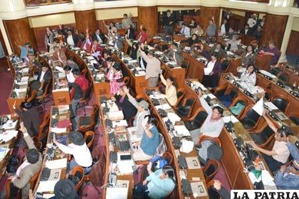 Diputados aprueban ley que perjudica a medios y periodistas (ANF)