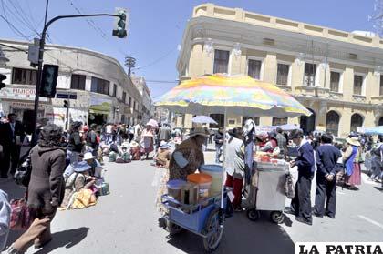 A causa de movilización de la urbanización San Isidro, la Plaza Principal se convirtió en un mercado 
