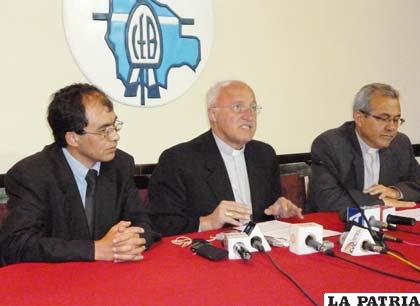 Monseñor Eugenio Scarpellini, se refiere a los 30 años de democracia en Bolivia /ABI