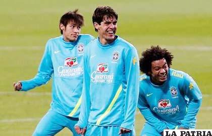 Neymar, Kaká y Marcelo jugadores de la selección brasileña (foto: taringa.net)