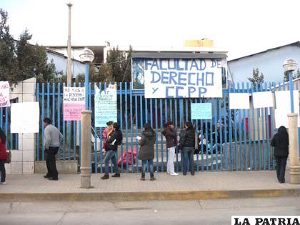 Los indignados lograron cerrar varias instituciones en Colombia /pascoaldia-revista-creser.blogs