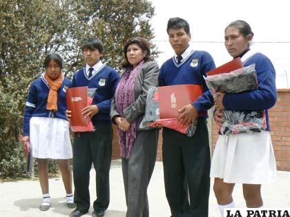 Los ciclistas de Poopó que fueron reconocidos por el Gobierno Municipal de Oruro 