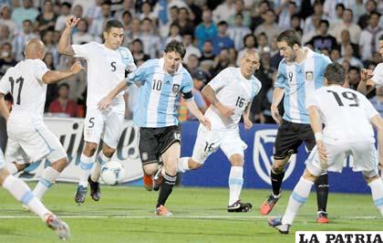 Lionel Messi fue el que manejó los hilos de la selección argentina (foto: foxsportsla.com)