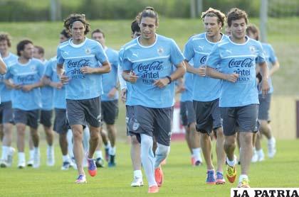 Entrenamiento de los jugadores de la selección uruguaya (foto: centernoticia.com)