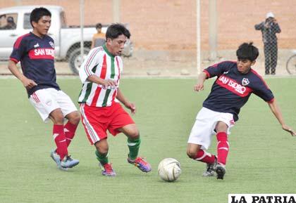 Una acción del partido San Isidro frente a Litoral 
