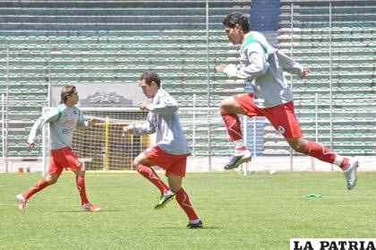 Martins, Mojica y Zenteno, jugadores de la Selección Nacional (foto: APG)
