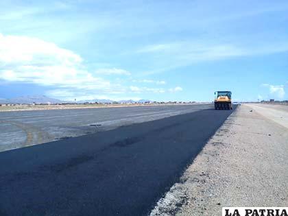 4.000 metros de la pista de aterrizaje del Aeropuerto “Juan Mendoza” están asfaltados