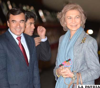 La reina Sofía de España llegó ayer a Bolivia (APG)