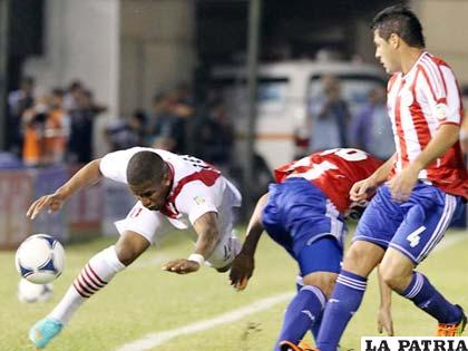 Una acción del partido Paraguay ante Perú (foto: foxsportsla.com)