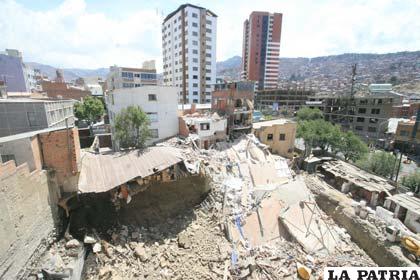 La Paz vive nueva tragedia por derrumbe de viviendas (AFKA)