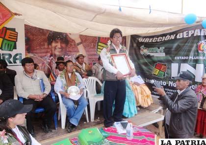 El INRA Oruro entregó títulos ejecutoriales en Iruma