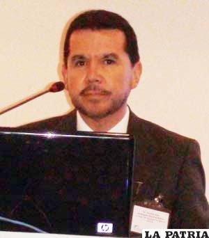 Osvaldo Arce, presidente del Colegio de Geólogos de Bolivia
