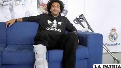 Marcelo con el inmovilizador en la pierna derecha (foto: liderendeportes.com)