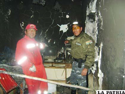 Una computadora fue quemada por el fuego