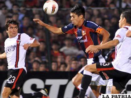 Una acción de la victoria de Cerro Porteño (foto: foxsportsla.com)