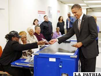 Barack Obama vota de forma anticipada /noticias.terra.cl