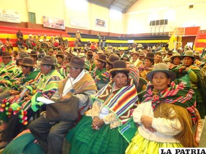 Asistentes a la III Cumbre de Naciones Originarias de Oruro