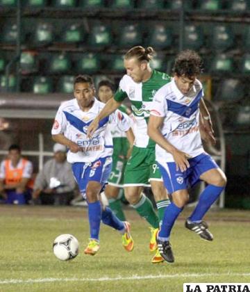 En el partido de ida igualaron en Santa Cruz sin apertura del marcador (foto: APG)