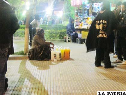 La venta de bebidas alcohólicas en la plaza Castro y Padilla fue libre