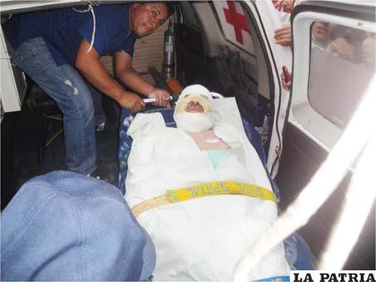 Fernando Vidal el momento de ser trasladado al hospital (APG)