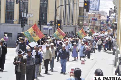 Comerciantes paralizaron el centro de la ciudad con su marcha