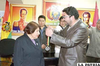 Julieta Saavedra de Aramayo fue galardonada por la Cámara de Diputados