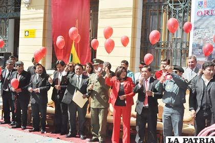 Autoridades lanzaron globos anunciando inicio de actividades para el 1 de Noviembre