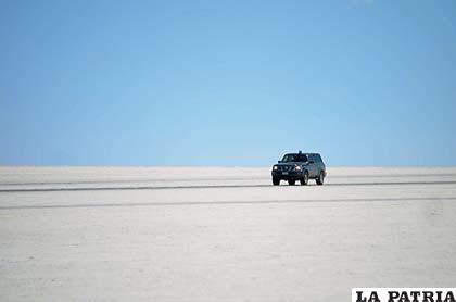 A decenas de kilómetros, el Salar de Uyuni tiene un mismo paisaje