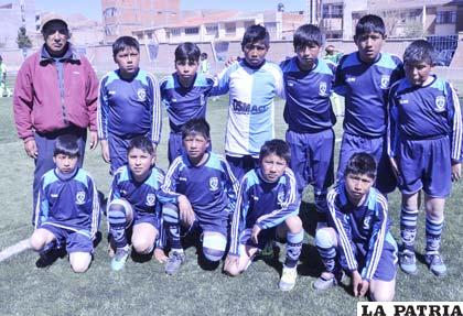 El equipo Sub-9 del Club Mina Bolívar, es protagonista en el torneo infantil