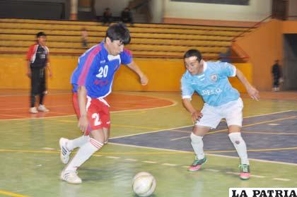 Una acción del partido en el que venció la selección de Oruro
