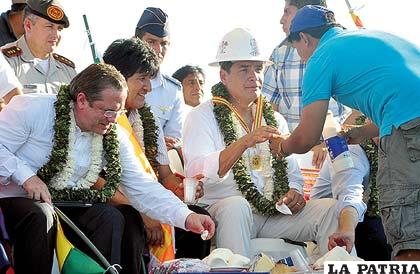 Correa durante visita oficial en Ivirgarzama