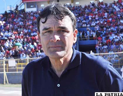 Víctor Hugo Antelo dejó de ser entrenador de Aurora