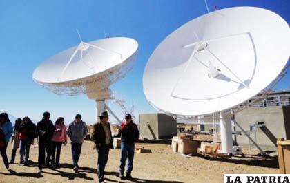 Estación terrena de control del satélite Túpac Katari