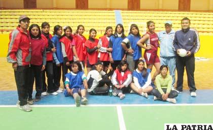 Equipo femenino de handball de Oruro