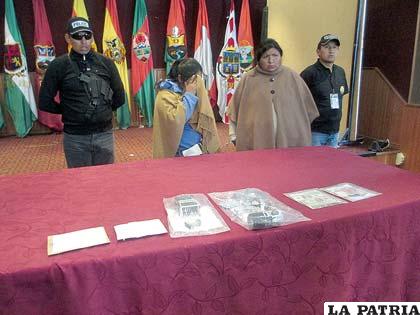 Las presuntas autoras presentadas a la prensa