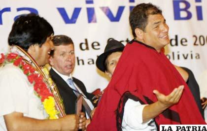 Rafael Correa, presidente de Ecuador junto a Evo Morales