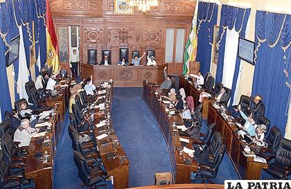 Senadores sesionan para sancionar Ley sobre Redistribución de Escaños