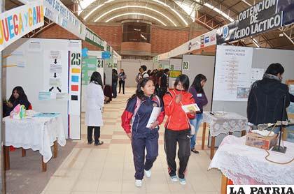 Feria que promueve e incentiva la investigación entre los estudiantes de la Carrera de Ingeniería Química