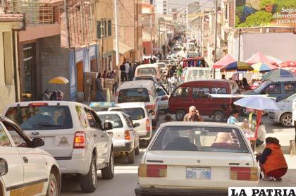 Año tras año aumenta el número de vehículos en Oruro