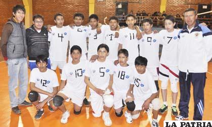 Integrantes de la selección de Oruro en el voleibol infantil