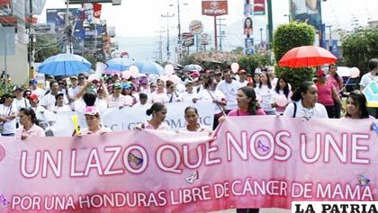 Mujeres de todas las edades recorrieron la capital hondureña