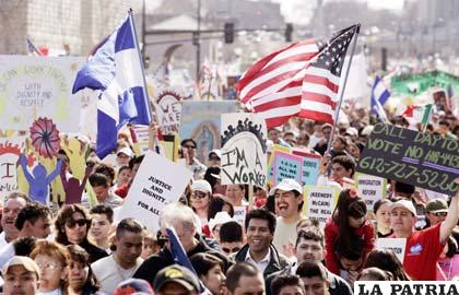 El “Día Nacional para la Dignidad y el Respeto” congregó a miles de personas en  más de 60 ciudades de EE.UU.