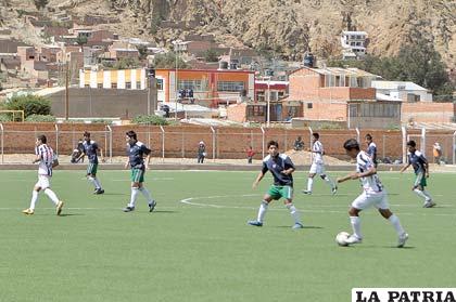 Una acción de la victoria de Oruro Royal ante Litoral