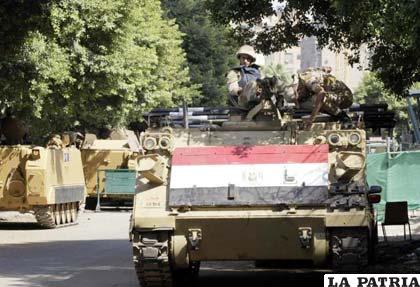 Militares controlan las calles en Egipto