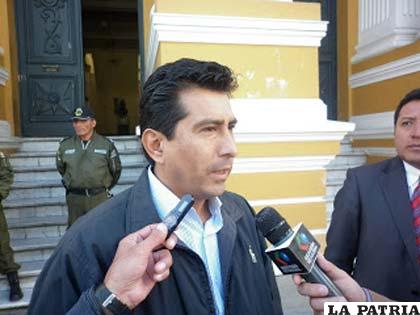 Roy Moroni en conferencia de prensa