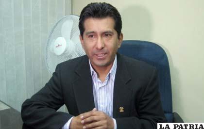 El diputado de Convergencia Nacional en su despacho